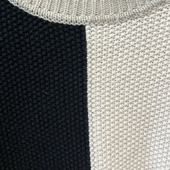 TODD & DUNCAN Black and White Color Block Cropped Long Sleeve Sweater, Size S - Picture 6 of 9